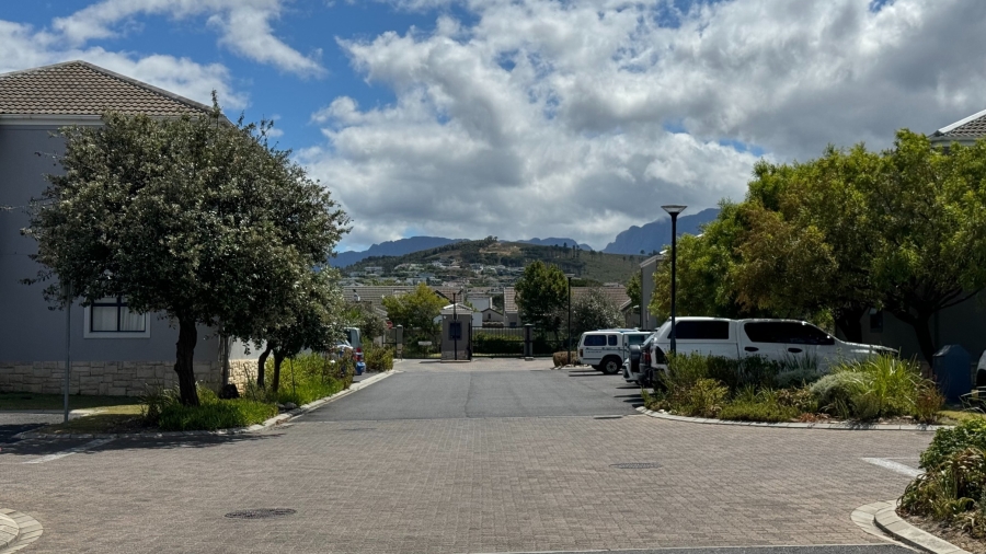 2 Bedroom Property for Sale in Heritage Park Western Cape